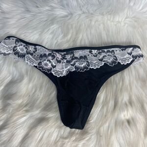 Candie's NWT Black Lace Trim Thong Sz L
